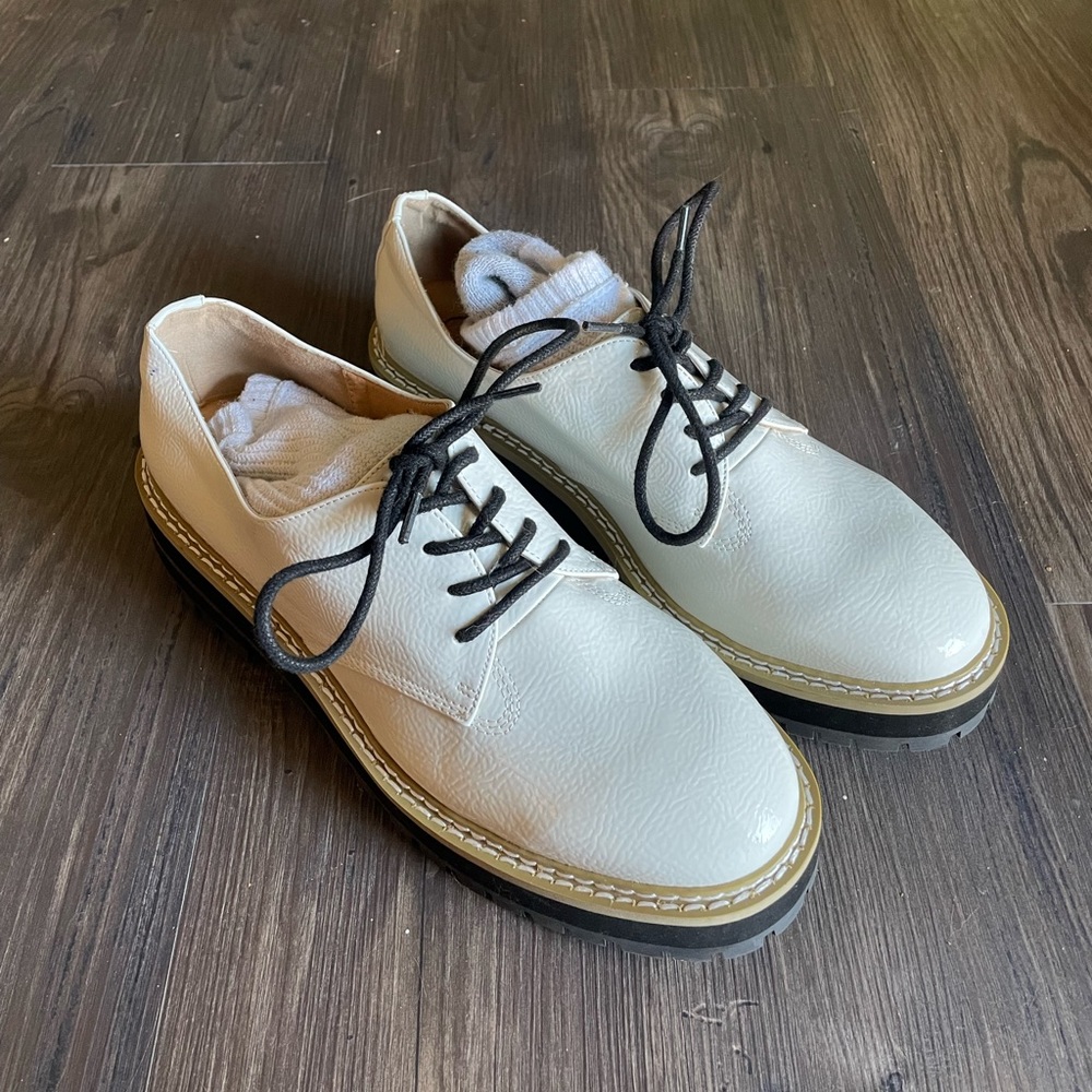 Urban outfitters white oxfords
